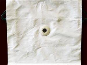 在安裝過程中，應注意工業濾布和濾板之間沒有異物或大的污泥顆粒